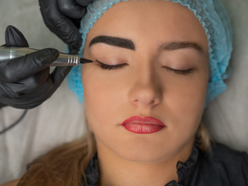 Semi-Permanent Make Up